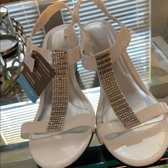 Beautiful woman brand new sandals - Picture 4 of 8